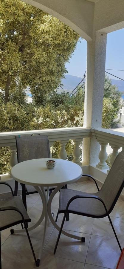 To Spiti Tis Eirinis Apartment Poros Town Exterior photo