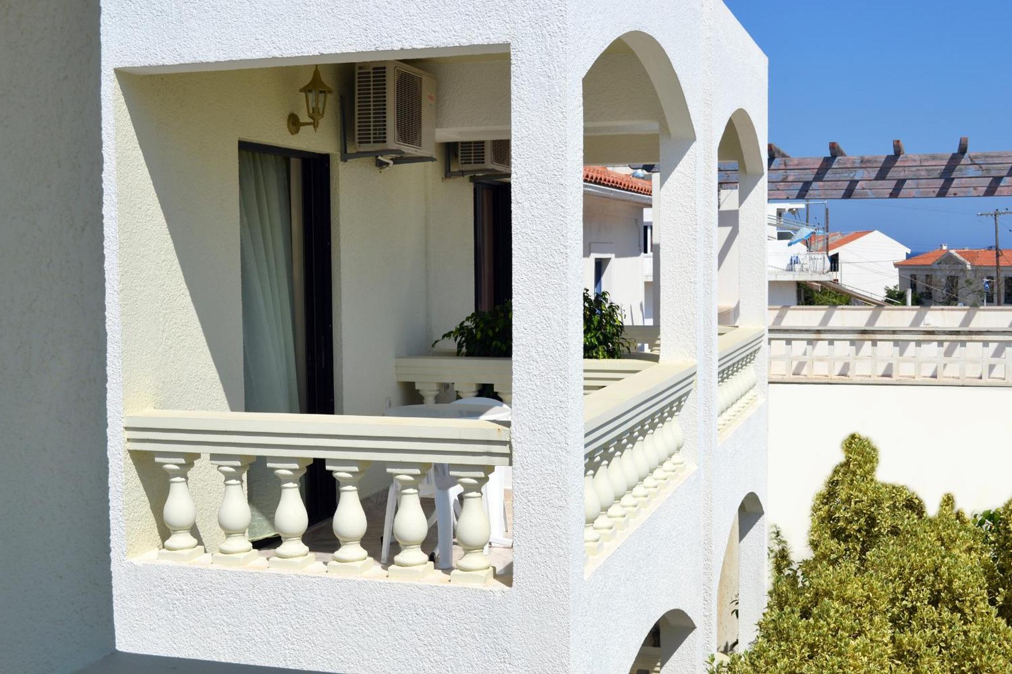 To Spiti Tis Eirinis Apartment Poros Town Exterior photo