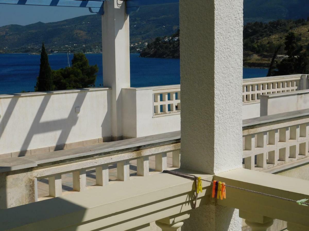 To Spiti Tis Eirinis Apartment Poros Town Exterior photo