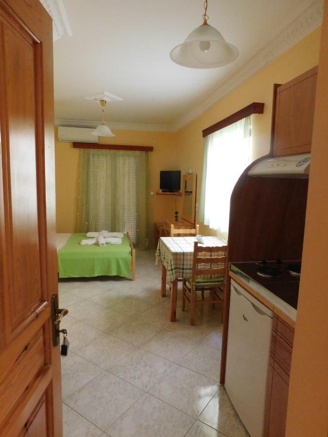 To Spiti Tis Eirinis Apartment Poros Town Exterior photo